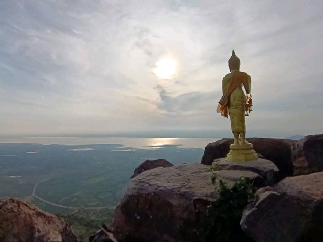 เขาพระยาเดินธง จ.ลพบุรี