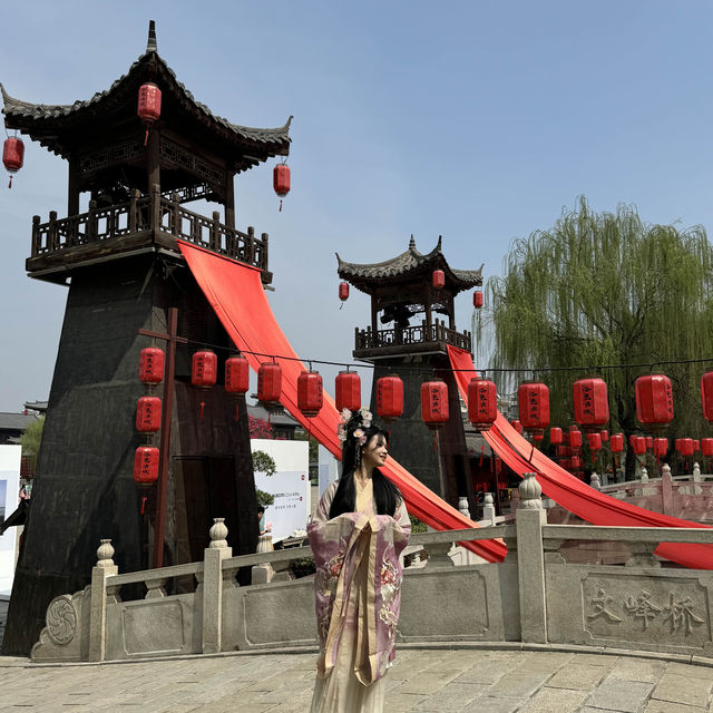 Strolling through Luoyi Ancient City in Hanfu: A Journey Back to the Tang Dynasty!