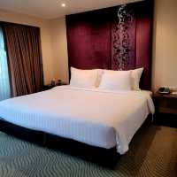 FURAMA SILOM โรงแรมใจกลางเมือง ห้องพักกว้างขวาง