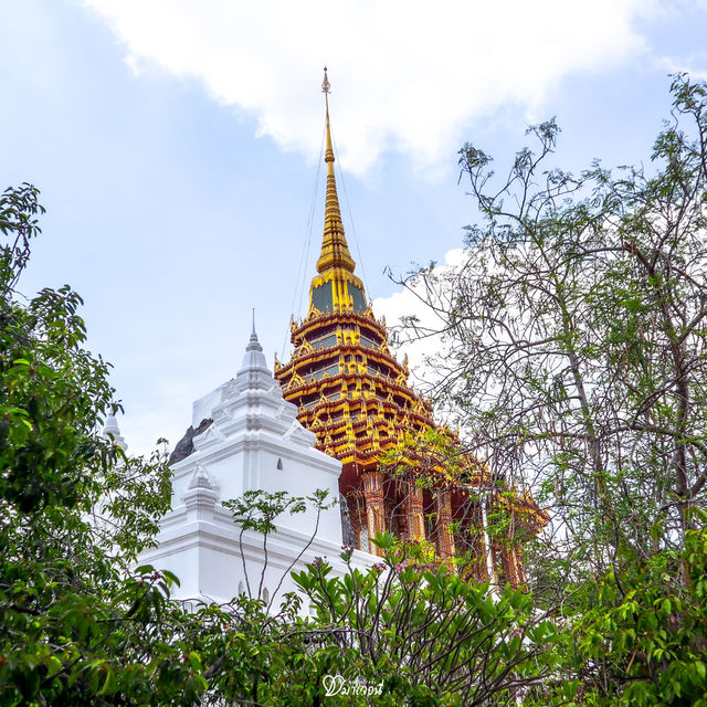เที่ยวชมความงามและนมัสการรอยพระพุทธบาท