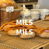 【韓国】手作りソーセージのホットドッグ屋さん🌭