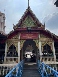 ทำบุญ ให้อาหารปลาที่วัดโบสถ์บน 🙏🏻