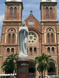 สวย เด่น สมกับที่เป็นแลนด์มาร์ค⛪️ของเมืองโฮจิมินห์