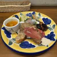 前菜付き1650円ランチコースが人気！