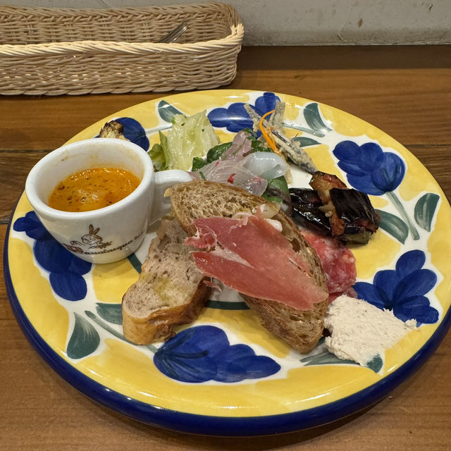 前菜付き1650円ランチコースが人気！