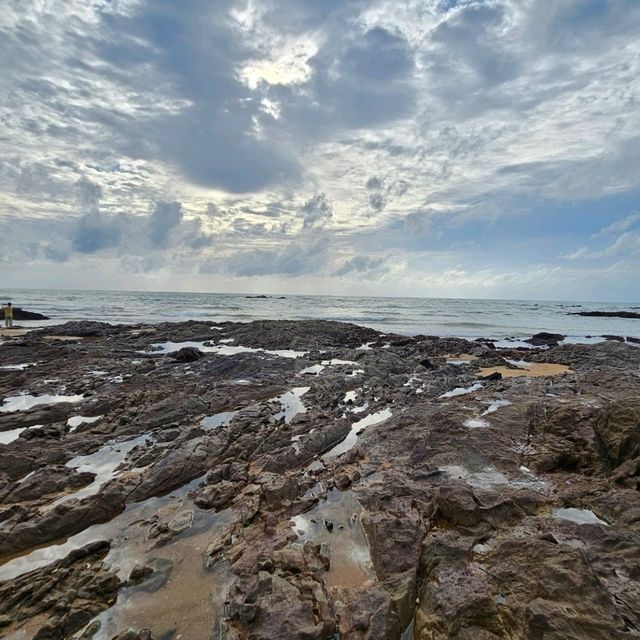 หาดนางทอง  เขาหลัก