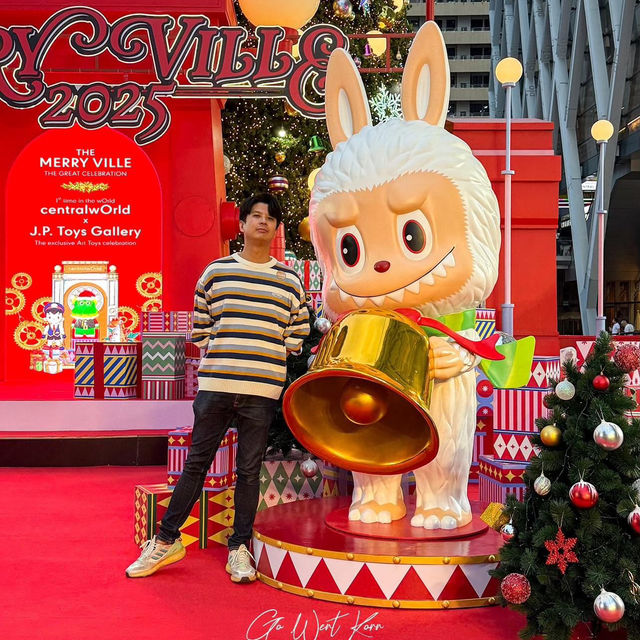 “ต้นคริสต์มาส Art Toys” 🎄  ที่สูงที่สุดในเอเชียตะ