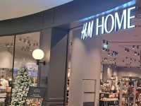 Festive Magic Awaits: Shop, Snack & Relax at Dark H&M Home 