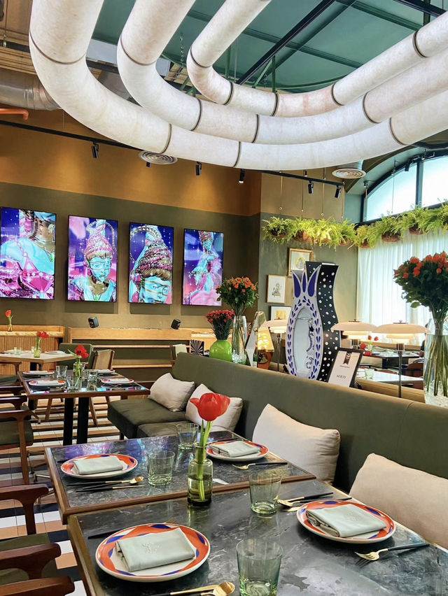 Anantara Siam Bangkok: A Luxurious Oasis in the Heart of the City