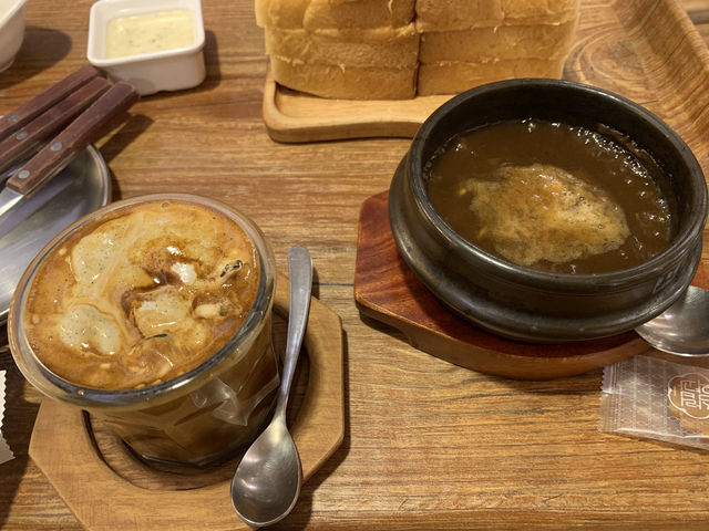  안산 한옥 카페 풍물기행: 두유식빵과 된장크림라떼로 만나는 힐링의 순간