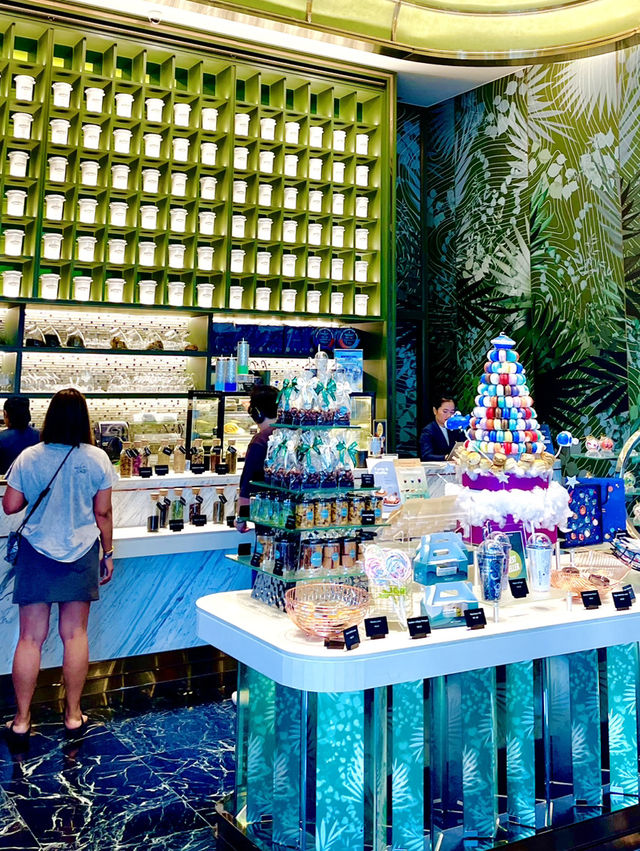 คาเฟ่อวกาศ Oort Cloud Tea Room