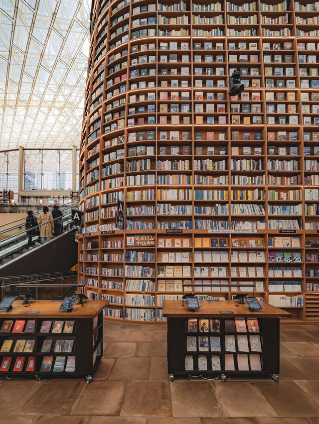 【韓国】ソウル🇰🇷星の庭🌌巨大図書館