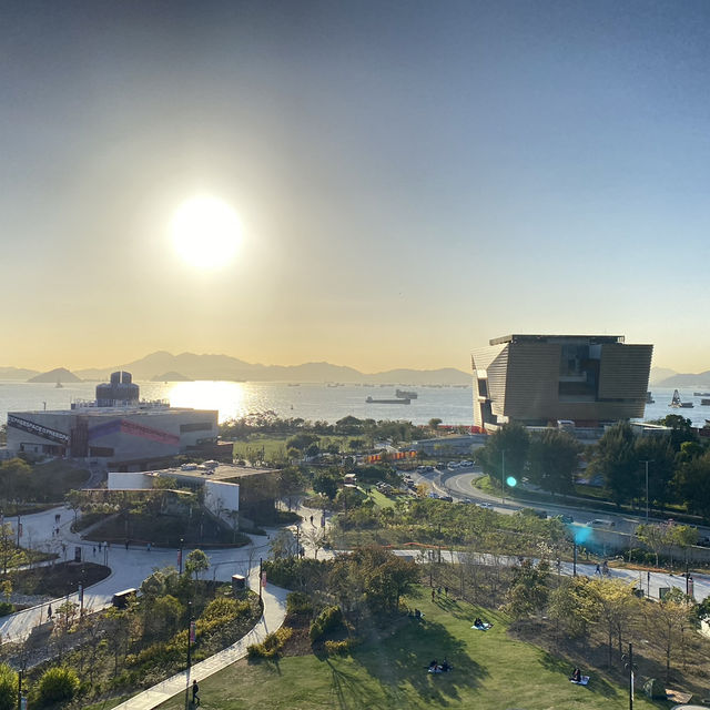 隨筆：陽光普照的維多利亞港