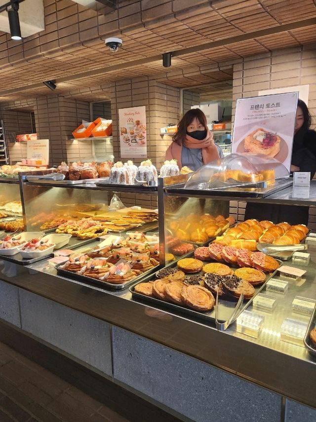 여유로움이 느껴지는 서울의 대형카페 인크커피🥐