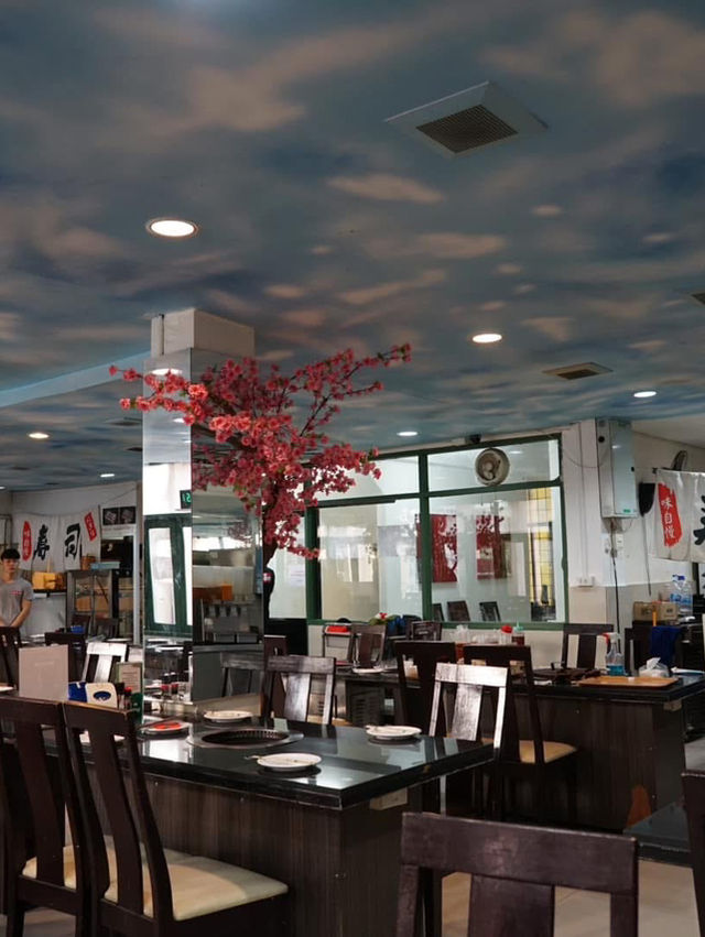 ร้านบุฟเฟ่ต์ปิ้งย่างเตาถ่าน ของเฮียนพ “ รสดีเด็ด” 