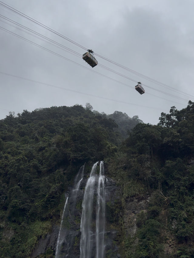 Experience Wulai Waterfalls: Majestic Views 