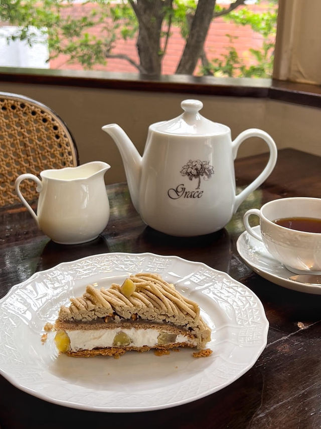 A cozy afternoon with my favorite tart🫖
