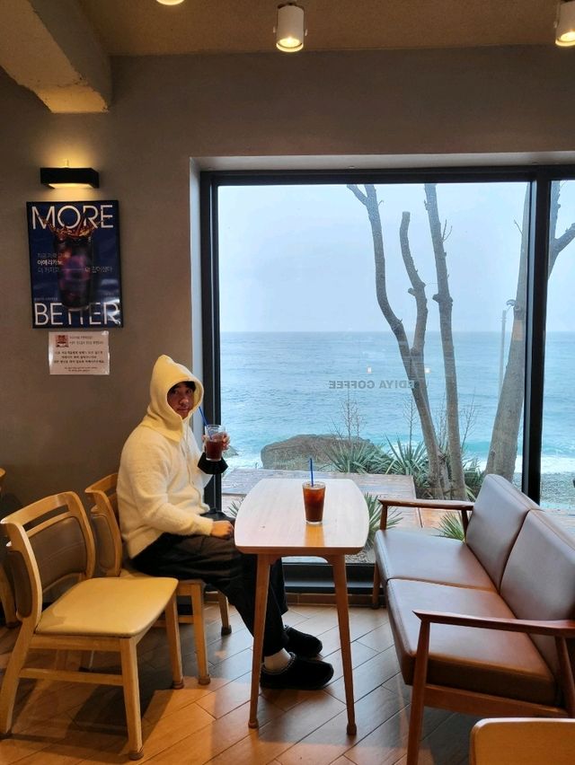 통창밖 오션뷰가 멋진 가성비 포항카페