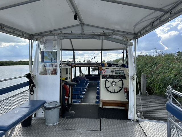 Leisurely and relaxing way to explore Kinderdijk