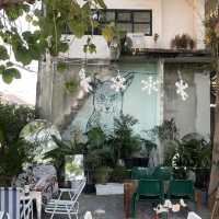 The Yellow Fox Cafe’ คาเฟ่ร่มรื่น ย่านรัชดา