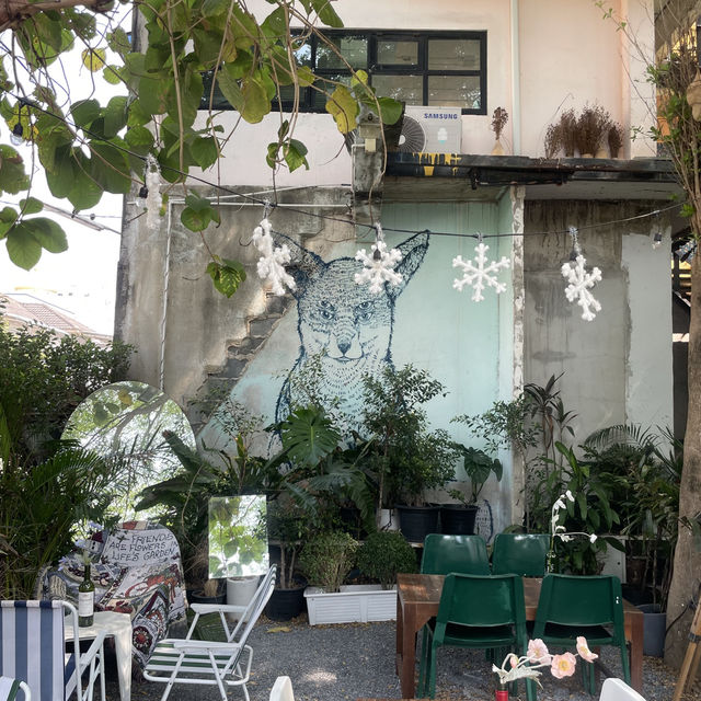 The Yellow Fox Cafe’ คาเฟ่ร่มรื่น ย่านรัชดา