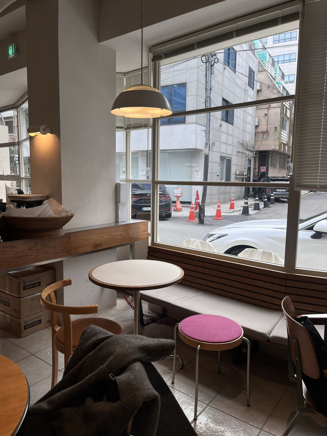 🥐빵 덕후 취향저격 카페; 오더에스프레소