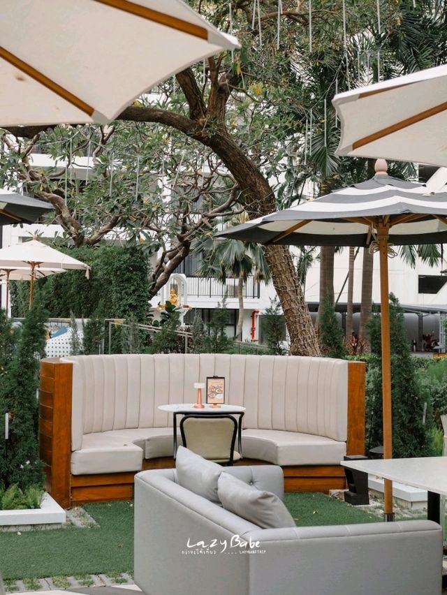 พักผ่อนหย่อนใจที่ Floral Court Hotel & Residence 
