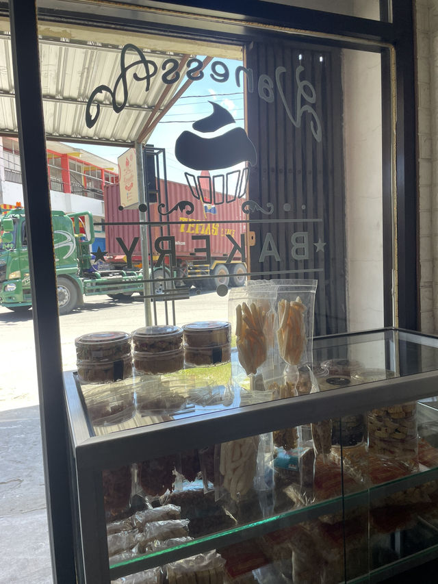 Vanessa Bakery – A Small Spot with Big Flavor in Waingapu 🥖✨