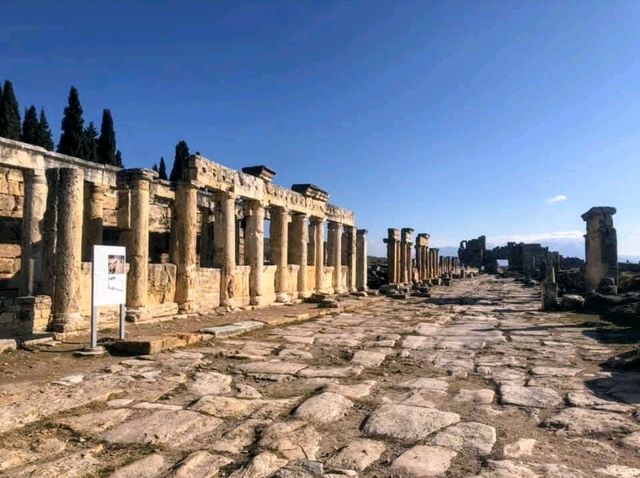 希拉波利斯 Hierapolis，棉堡之上的希臘羅馬風格古城