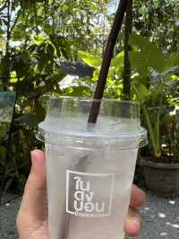 คาเฟ่กลางสวน บรรยากาศร่มรื่นที่ ในดงบอน คาเฟ่