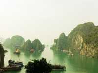 ล่องเรือชิลๆ ชมวิวสุดอลังที่ฮาลองเบย์