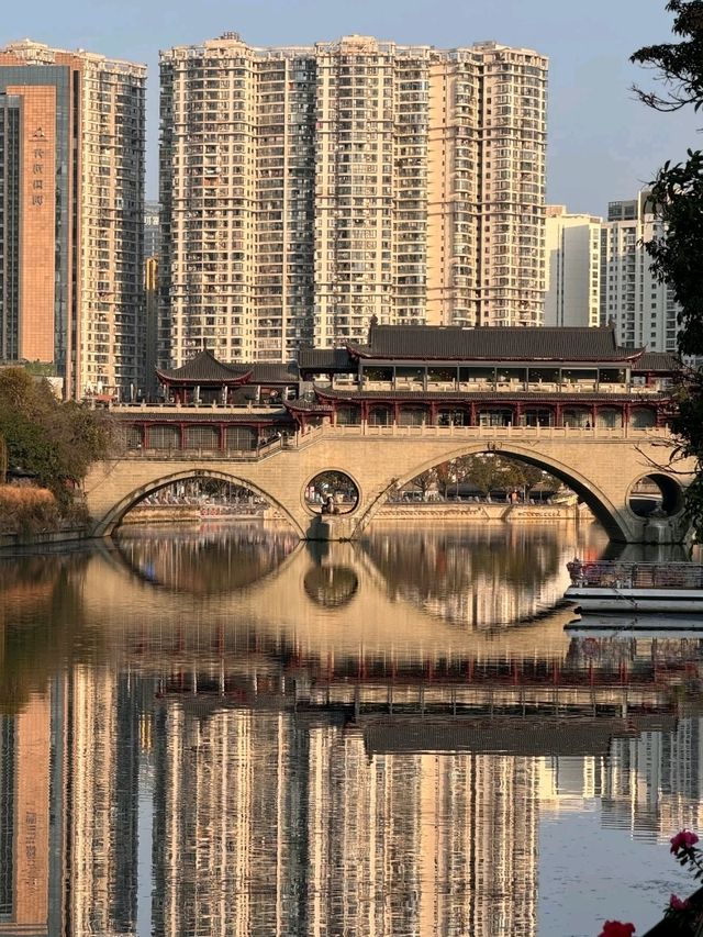 Chill by the Lake in Chengdu