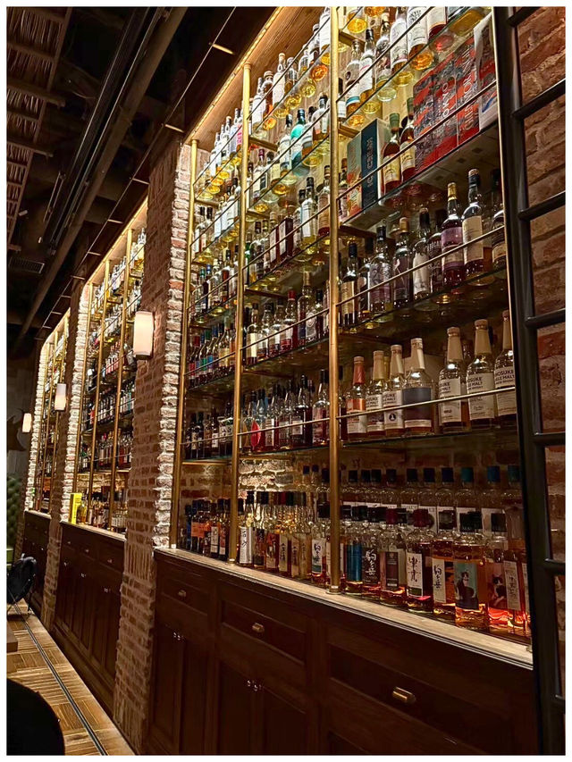 【東京/南青山】海外の有名人も足を運ぶ‼︎1300種類のウィスキーが並ぶ＊TOKYO Whisky Library＊