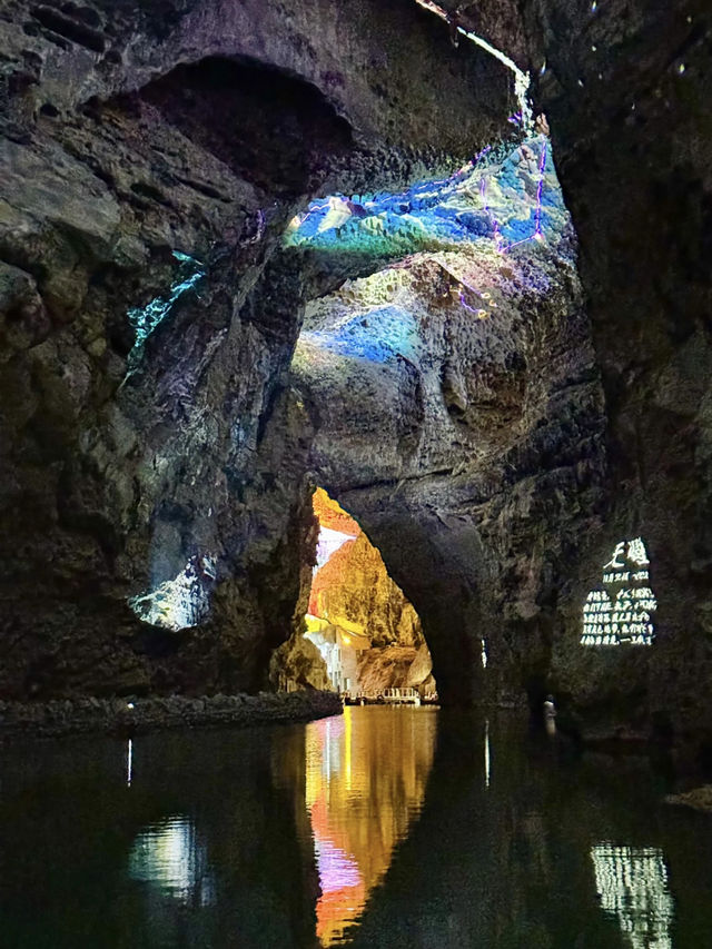 A Surreal Escape: Xingwen Stone Forest – Chengdu’s Hidden “Alien Planet” 🌌🏜️