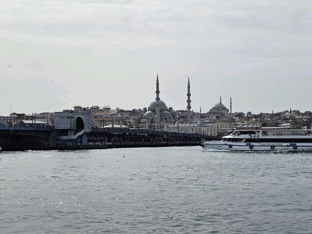 伊斯坦堡 Karaköy 碼頭，穿越新舊的海上門戶。