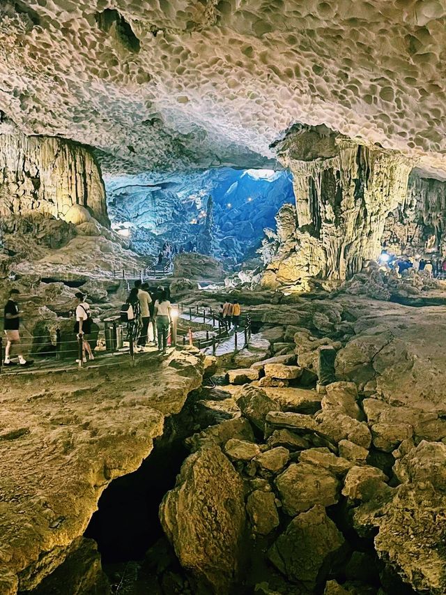 越南著名景點下龍灣旅行攻略，適合打卡拍照📸