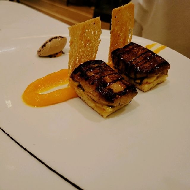 Sky-High Luxury and Flavor: A Sustainable Stay at Marina Bay Sands