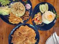 บ้านเขากอด ร้านอาหารริมลำธาร ในคีรีวง