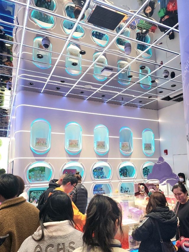 POP MART เซี่ยงไฮ้สวรรค์ของคนรัก Art toy