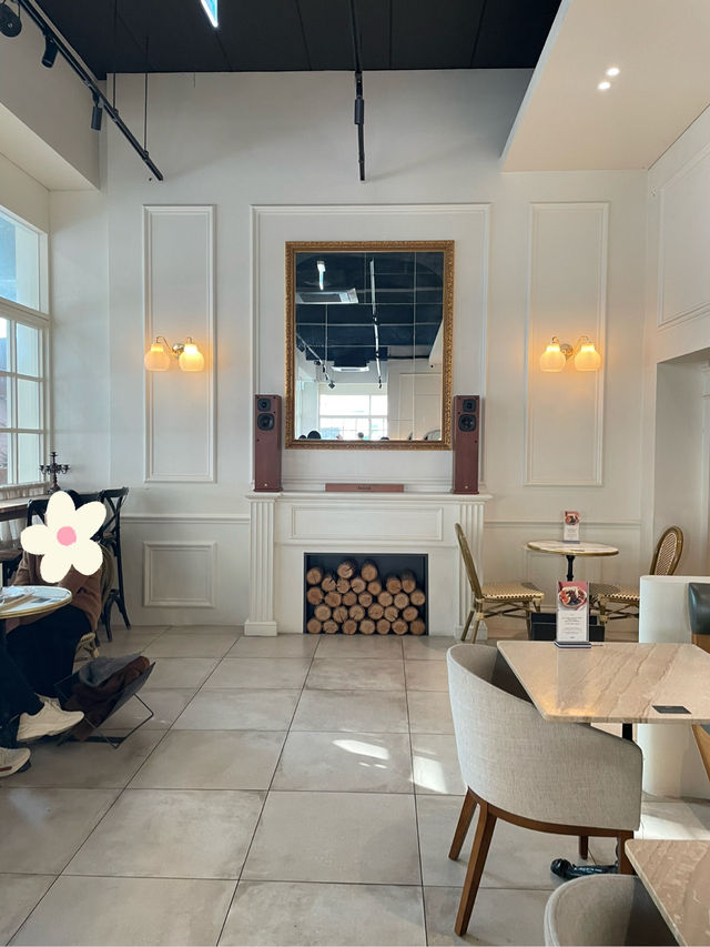 韓国🇰🇷聖水の広々カフェ☕️TENNÉ(テニ)🦊テラス席もあり🍕