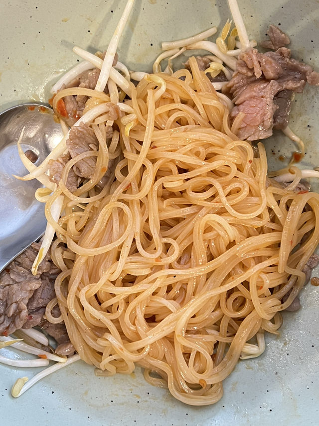 รีวิวร้านเฝอเนื้อผัดสไตล์เวียดนาม 🍜