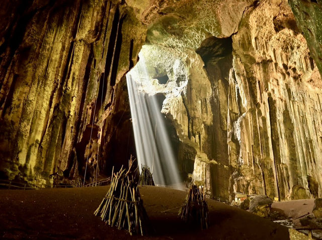 Gomantong Caves – The Wild, Otherworldly Heart of Sabah