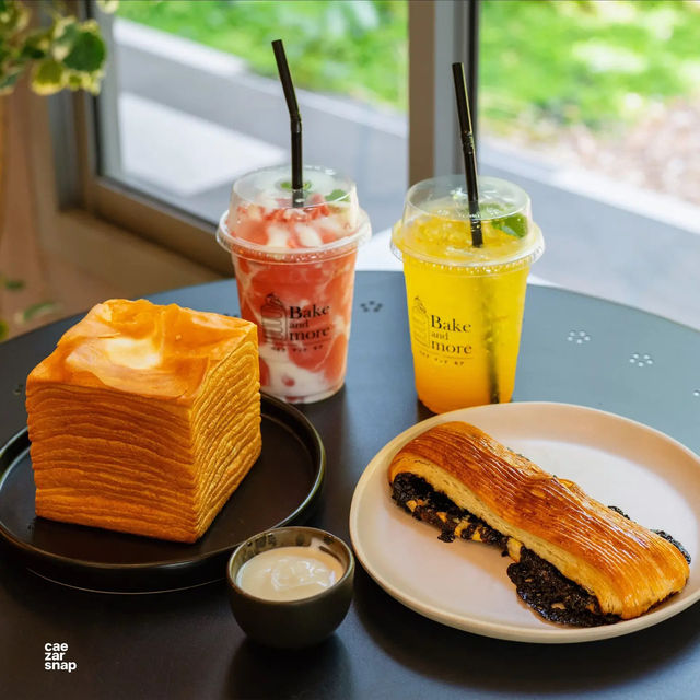 Bake and More คาเฟ่ในบรรยากาศสวน ร่มรื่น