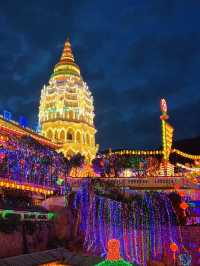 When tradition meets neon magic — Kek Lok Si lights up the New Year like no other!