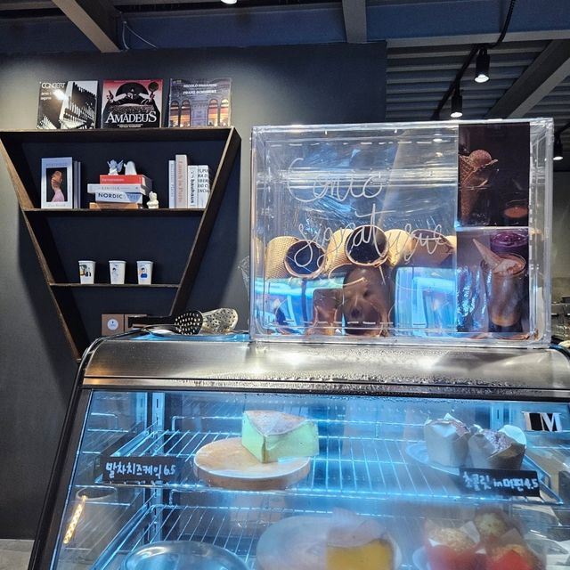 통영 코닉 카페
