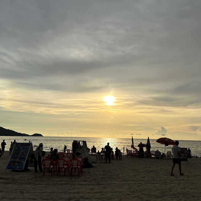 ✨ เดินรับลมชมวิว @หาดป่าตอง @ภูเก็ต 🏖️🫧