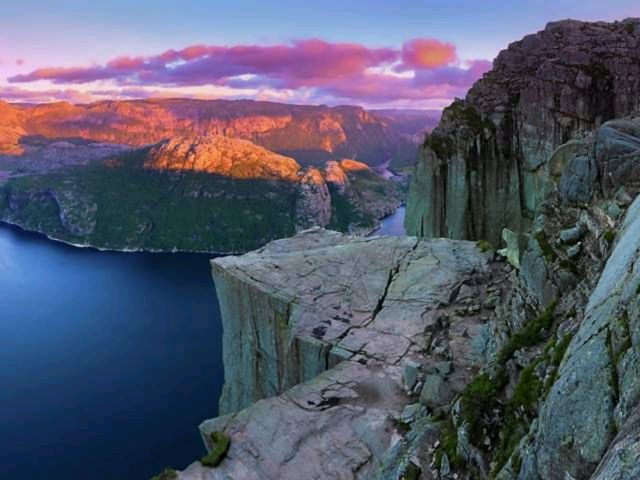Explore the excellent hiking opportunities in Norway!