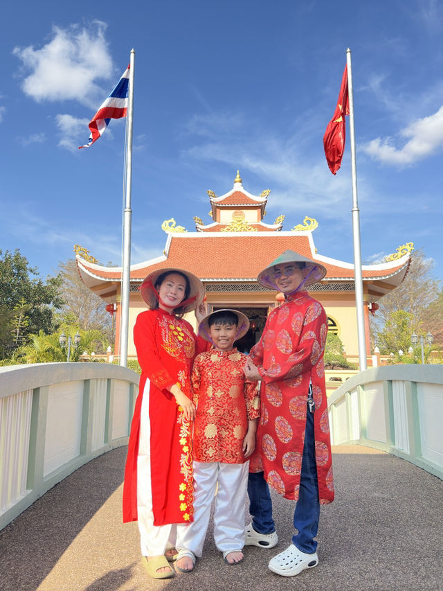 พาลูกเที่ยว อนุสรณ์สถานประธานโฮจิมินห์ @หนองคาย