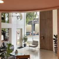 曼谷盆栽酒店（Bonsai Hotel Bangkok）設計呈現榕樹發芽與落葉的顏色，充滿清新簡約感覺