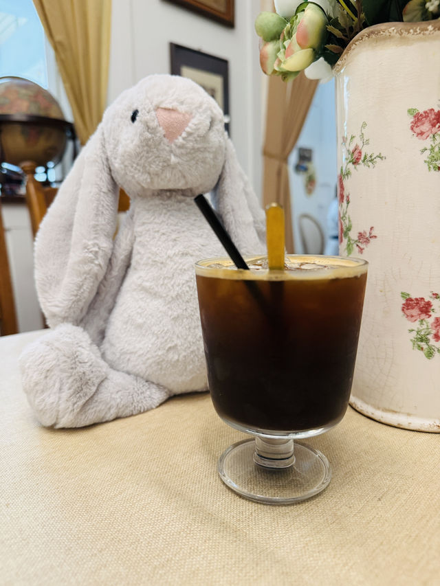 Whimsical Vibes & Vintage Finds at Khing Café